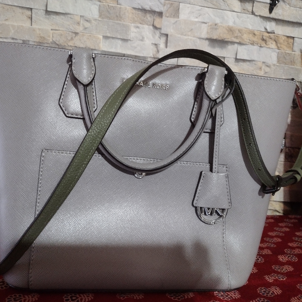 Mk tote purse - Picture 4 of 8